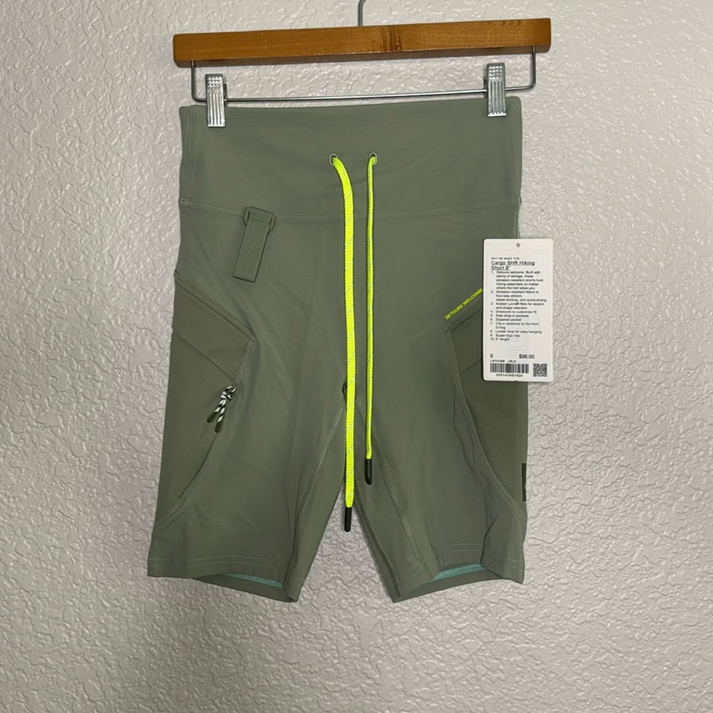 Lululemon Athletica Cargo Super-High-Rise Hiking Short 8” Size 6 Color Green